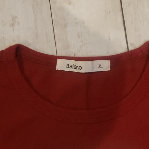Baleno  red tshirt size. Small - Picture 3 of 3